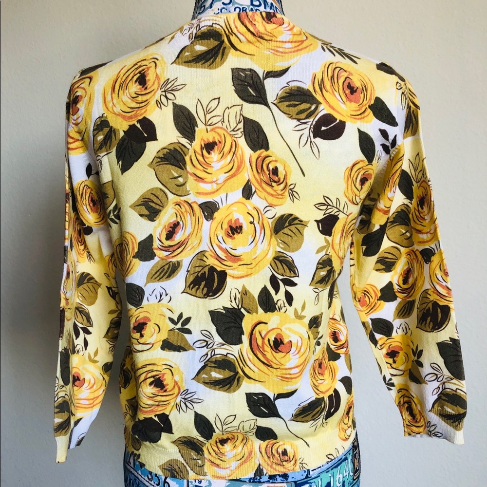 🆕CAbi Rose Yellow Print Snap Crop Cardigan 3/4 Sl - Picture 6 of 7